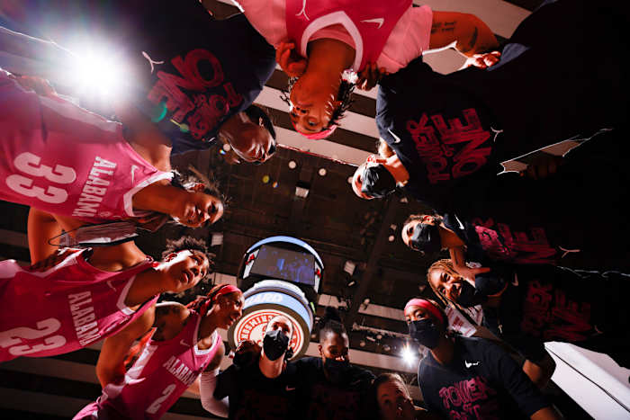 021322_WBB_Team_Kentucky_JH67_1